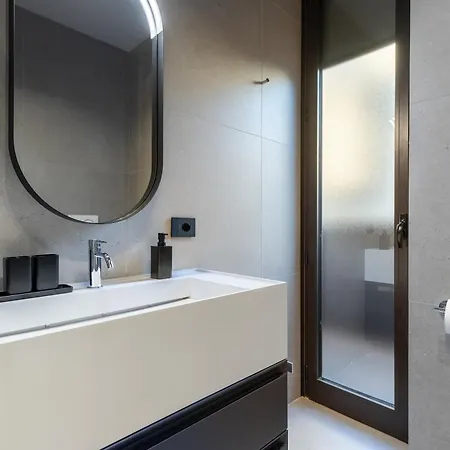 Hostdomus - San Quintino Apartmán *